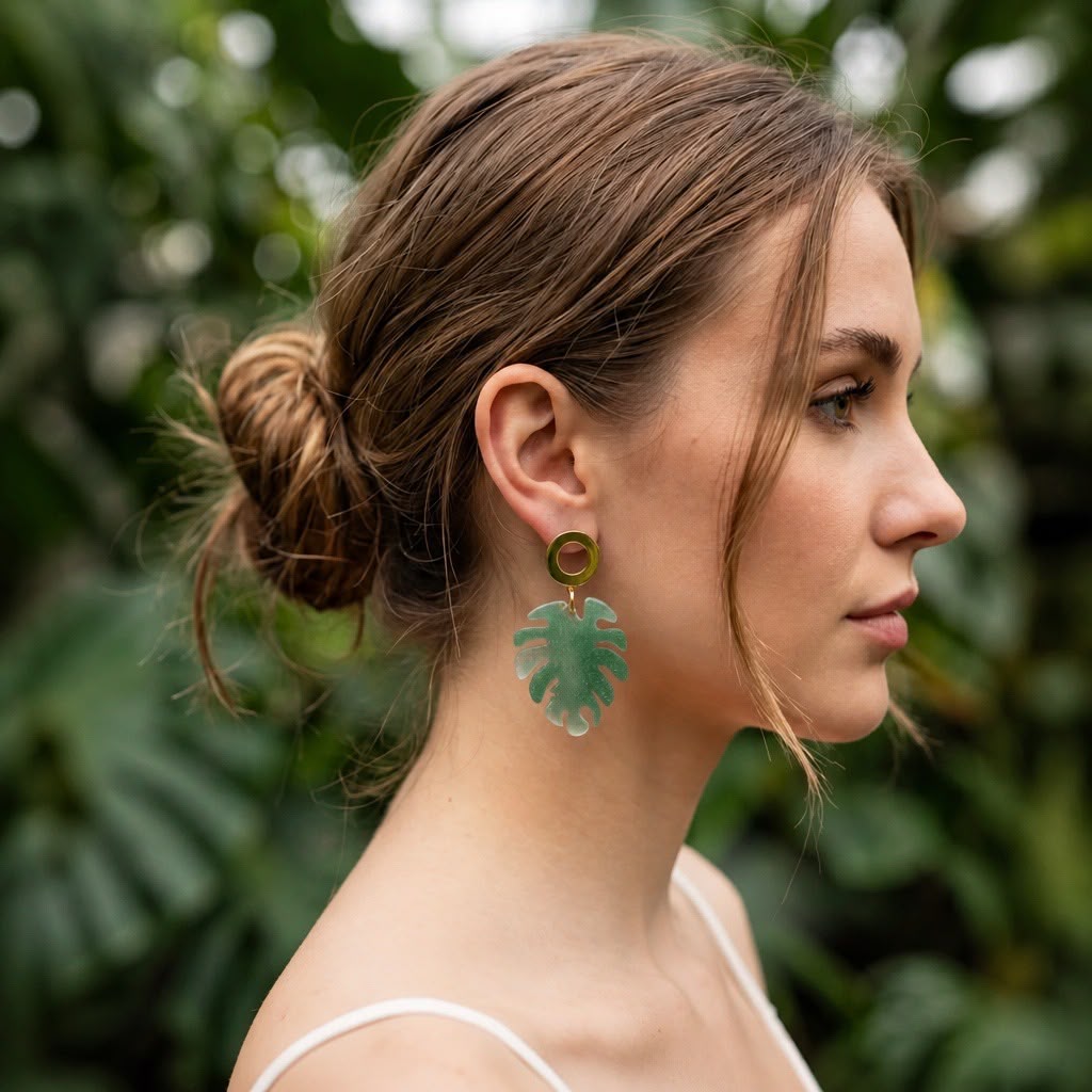Boucles d'Oreilles Pendantes Feuille Monstera Verte & Or