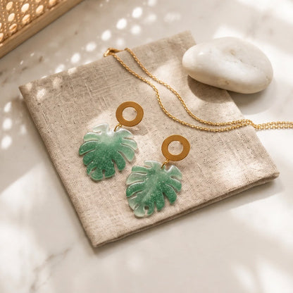 Boucles d'Oreilles Pendantes Feuille Monstera Verte & Or